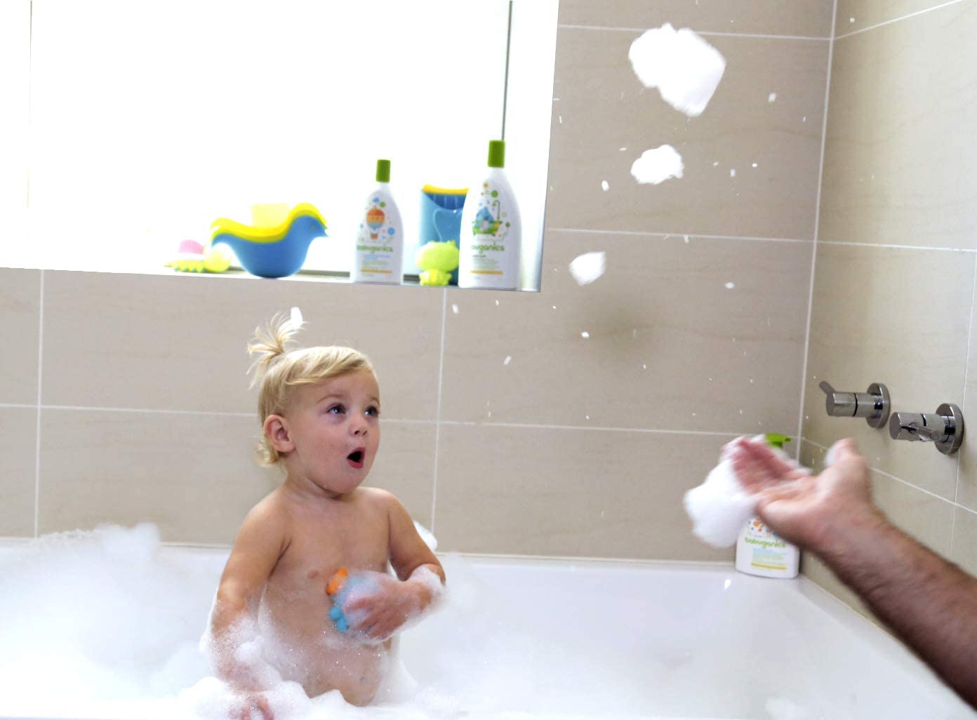 Babyganics Champú para bebé + biberón con bomba de gel de baño, manzanilla verbena, hipoalergénico y sin desgarros, 16 onzas líquidas (paquete de 3), el embalaje puede variar