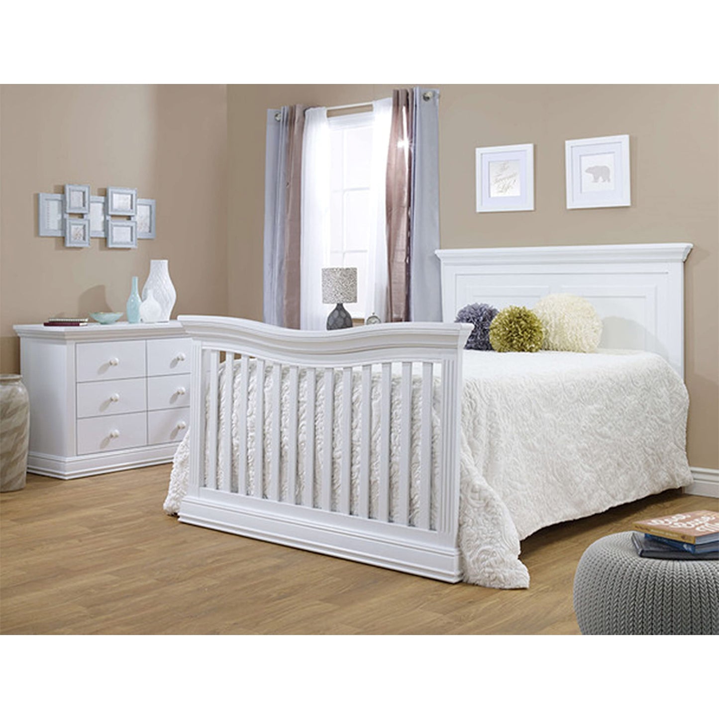 Sorelle Furniture Paxton Cuna, Cuna Convertible Clásica 4 en 1, Hecha de Madera, Acabado No Tóxico, Cama para Bebé de Madera, Cama para Niños Pequeños, Sofá Cama para Niños y Cama de Tamaño Completo, Muebles para Guardería - Blanco