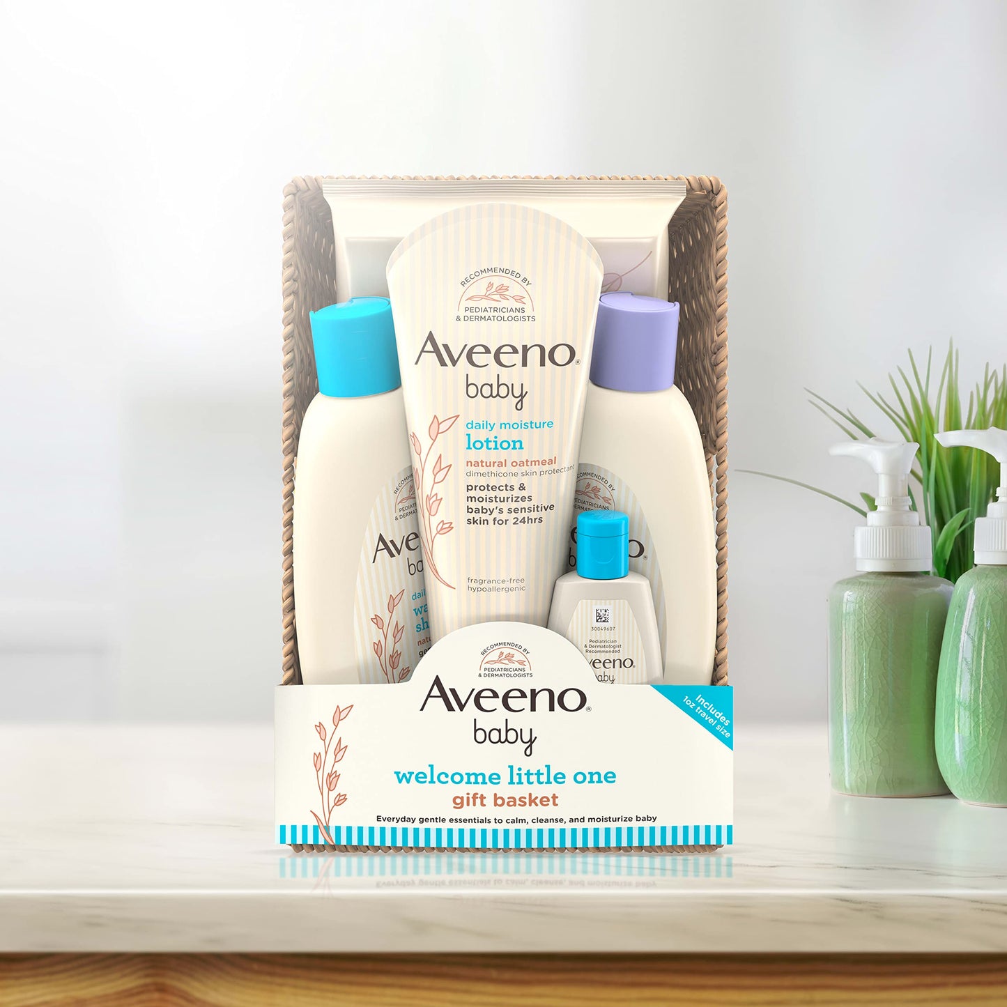 Aveeno Baby Welcome Little One Cesta de regalo, juego de cuidado de la piel para bebé con gel de baño y champú para bebé, gel de baño calmante, toallitas para todo el bebé y loción hidratante diaria, 5 artículos