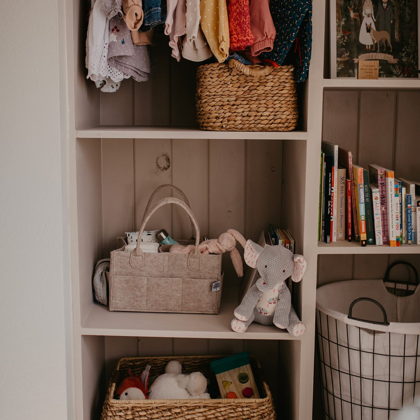 Parker Baby Diaper Caddy - Contenedor de almacenamiento para guardería y organizador de coche para pañales y toallitas húmedas para bebé - Avena