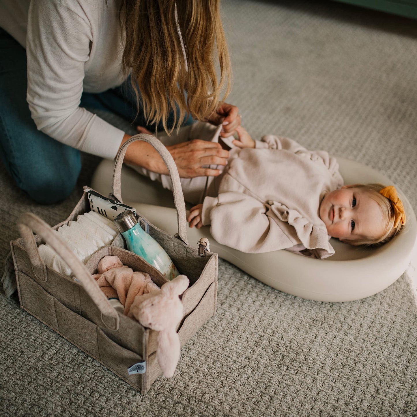 Parker Baby Diaper Caddy - Contenedor de almacenamiento para guardería y organizador de coche para pañales y toallitas húmedas para bebé - Avena