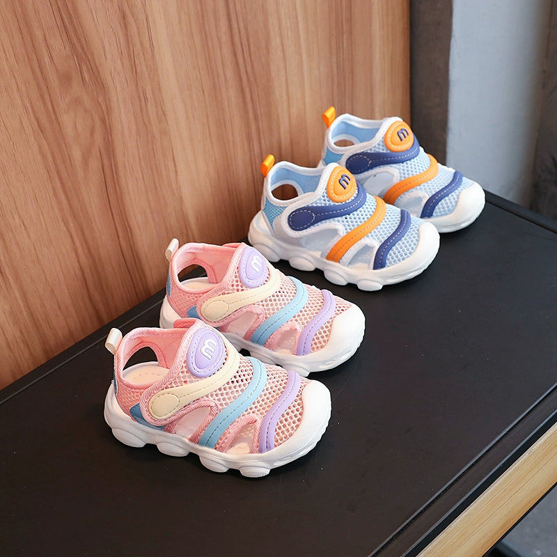 Zapatos de playa transpirables con superficie de malla para bebé, sandalias deportivas para niños y niñas, zapatos de oruga de fondo suave para niño pequeño