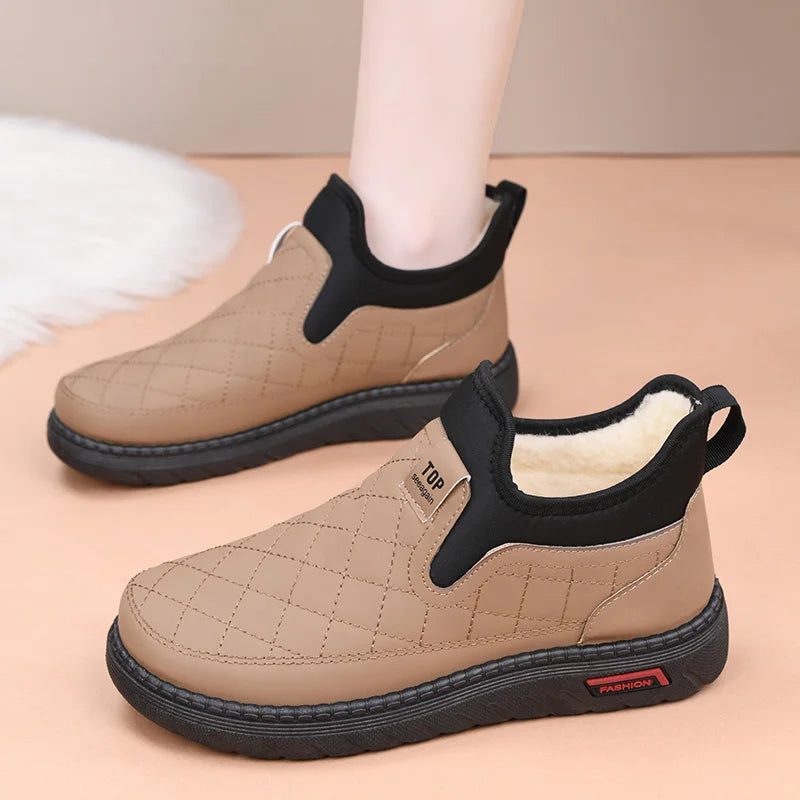 New Winter Women's Shoes, Fleece-Lined, Warm and Comfortable Short Boots, Fashionable Casual Mom Shoes, Soft Surface, Soft Sole, Flat Snow Boots