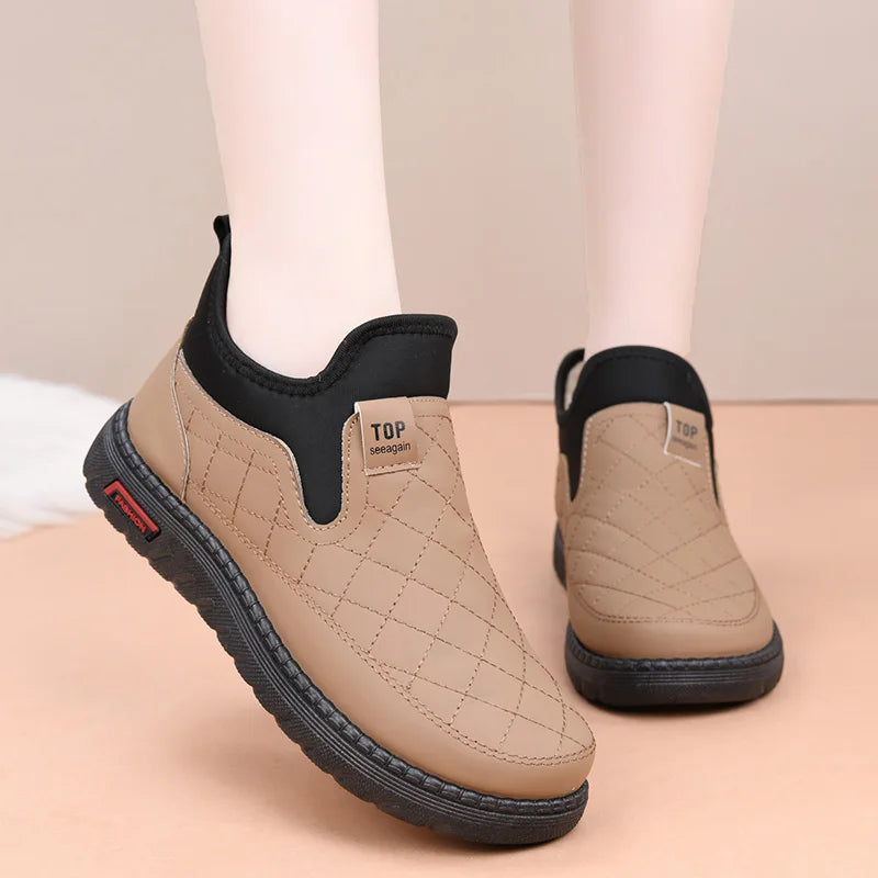 New Winter Women's Shoes, Fleece-Lined, Warm and Comfortable Short Boots, Fashionable Casual Mom Shoes, Soft Surface, Soft Sole, Flat Snow Boots