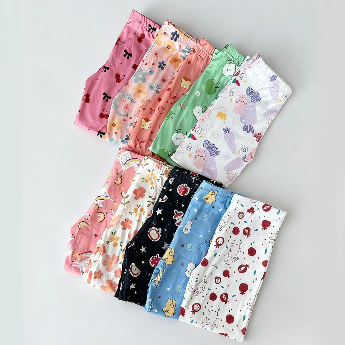 Random Pack of 5 Girls' Printed Leggings for Spring, Autumn, and Early Winter, Comfortable Pants That Can Be Worn Outside