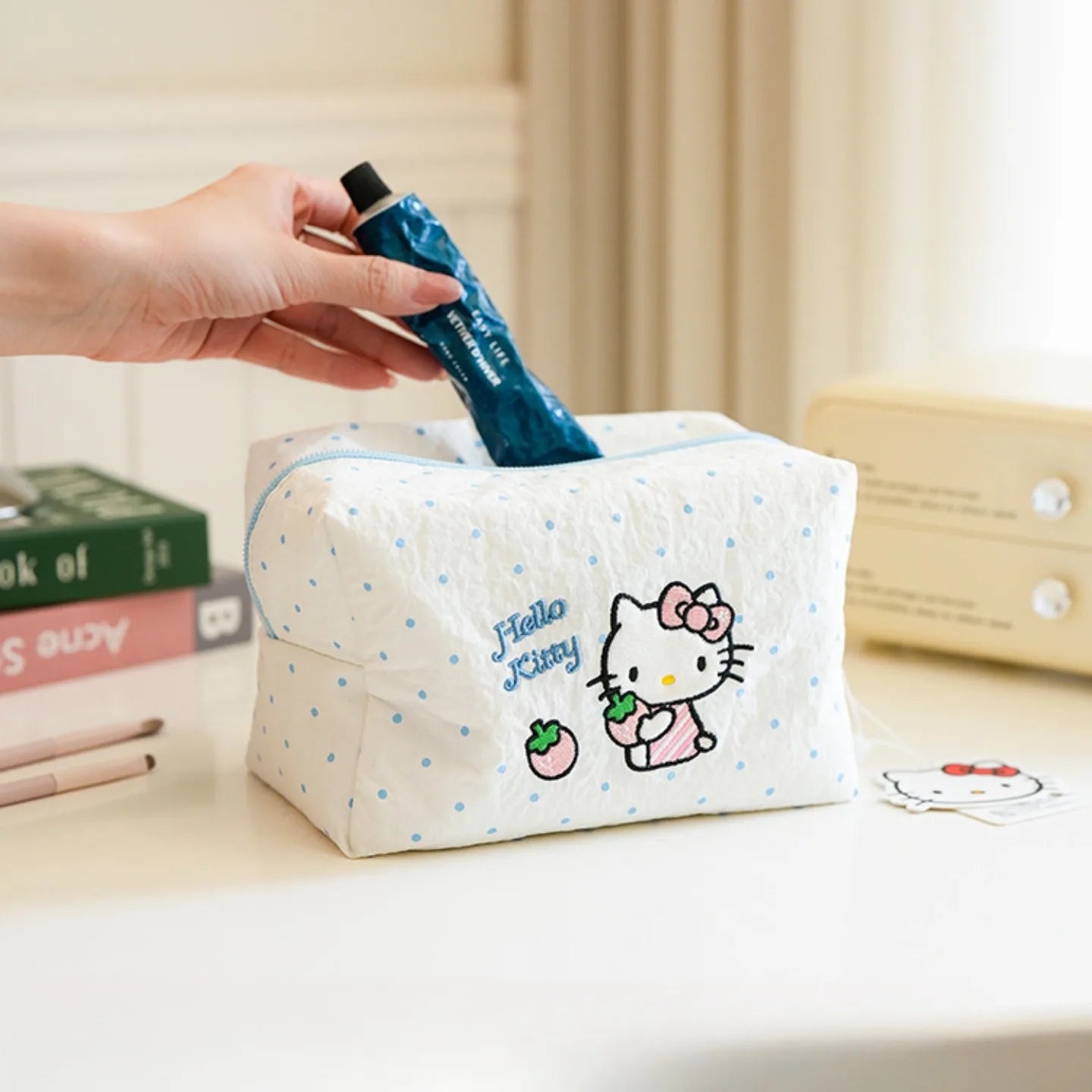 Strawberry Milk Cartoon Hello Kitty Soft Cotton Makeup Bag for Girls, Portable Skincare Organizer, Student Toiletry Bag, Cute Ca
