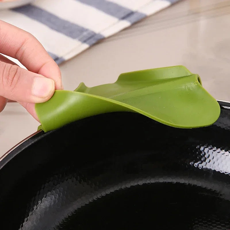 Kitchen Funnel with Anti-Splash Edge and Liquid Streamer Spout, Anti-Spill Pouring Tool