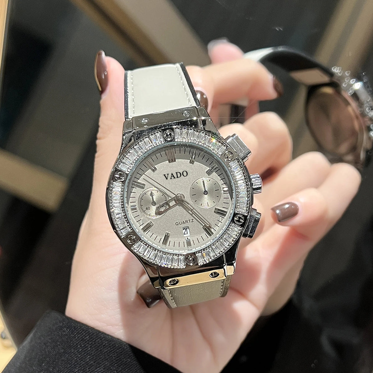New Model of Ladies' Watch - Luxurious and Exclusive, Featuring Minimalist Style and Simple Elegance. This Trendy and Versatile