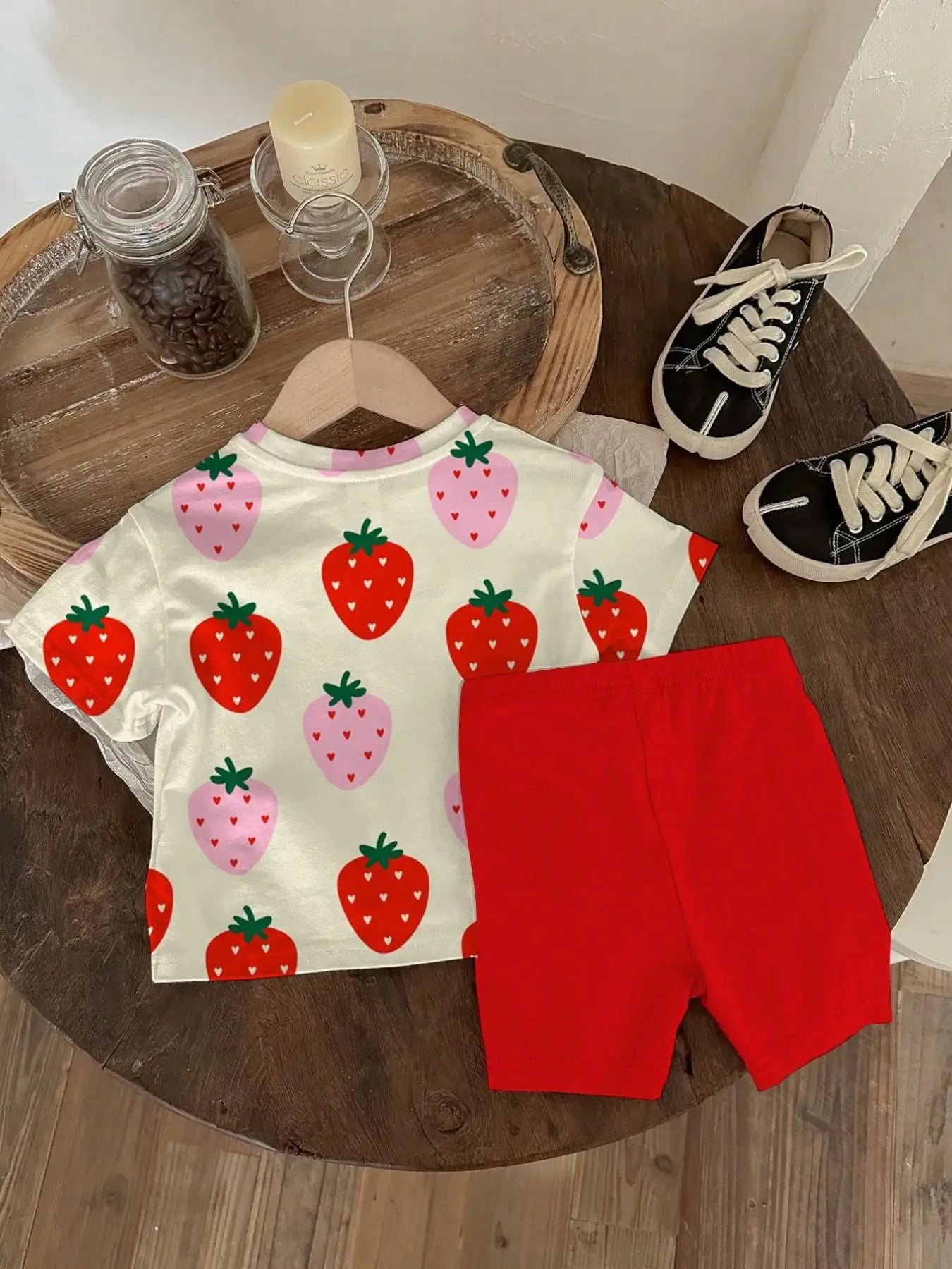 Girls' Summer Casual Outfit: Strawberry Print Short-Sleeve Top + Red Tight Leggings Two-Piece Set Suitable for Girls Aged 4-12, Versatile for Home and Outdoor Wear