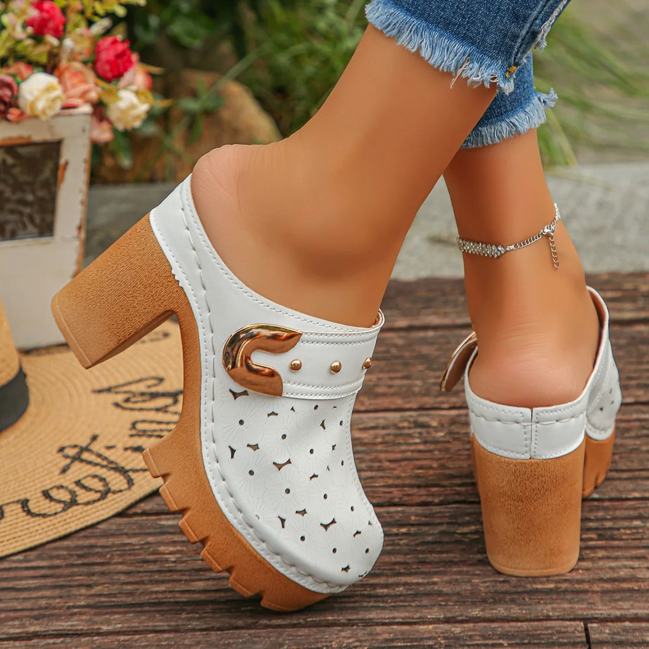 Women Slip-On Sandals 2025 Lightweight Closed Toe Shoes Women Summer Street Shoes Chunky Heel Mules with Flower Pattern Sandals