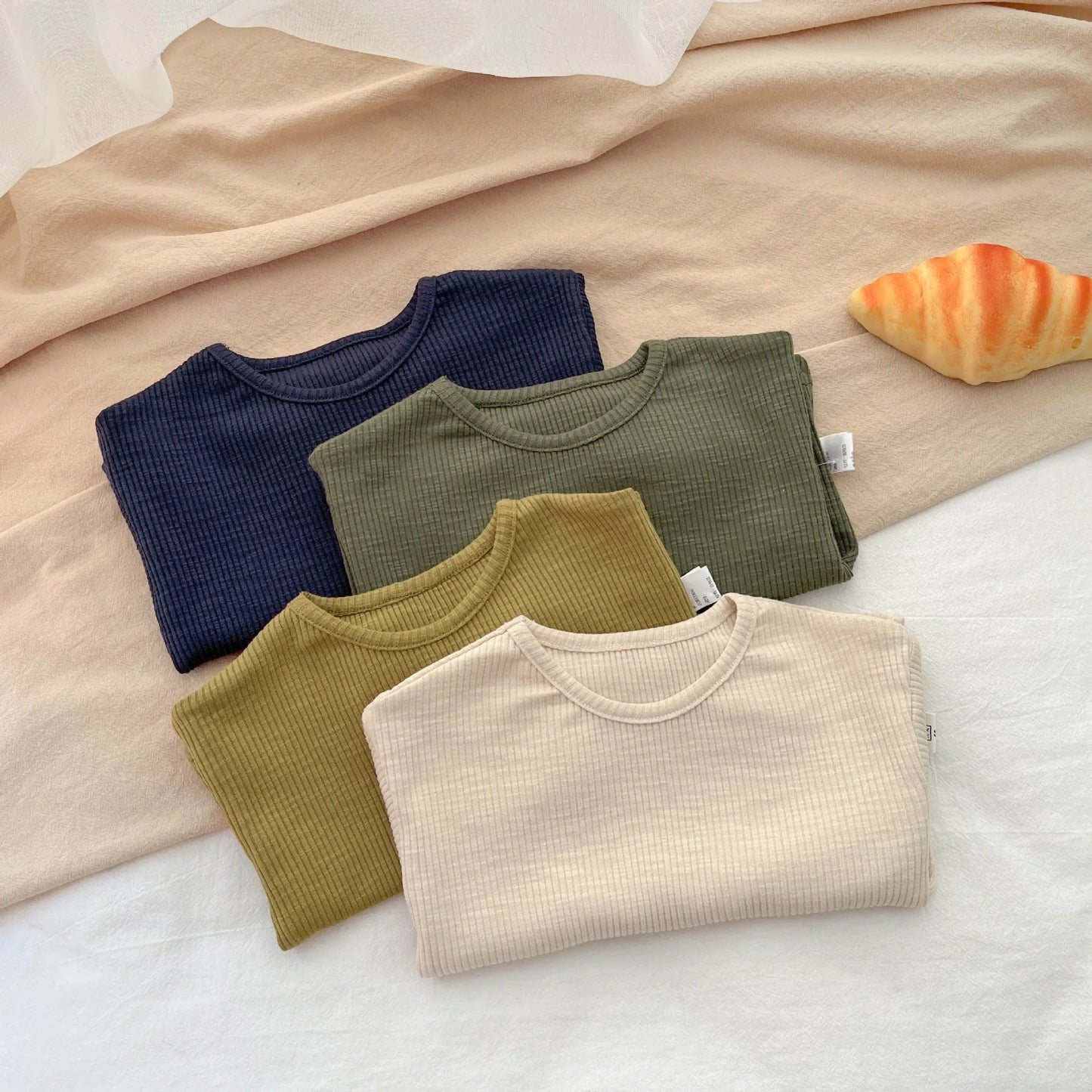 Ropa para bebés, ropa de otoño e invierno, camiseta de manga larga de Color sólido para niños y niñas, camisa de fondo para recién nacidos