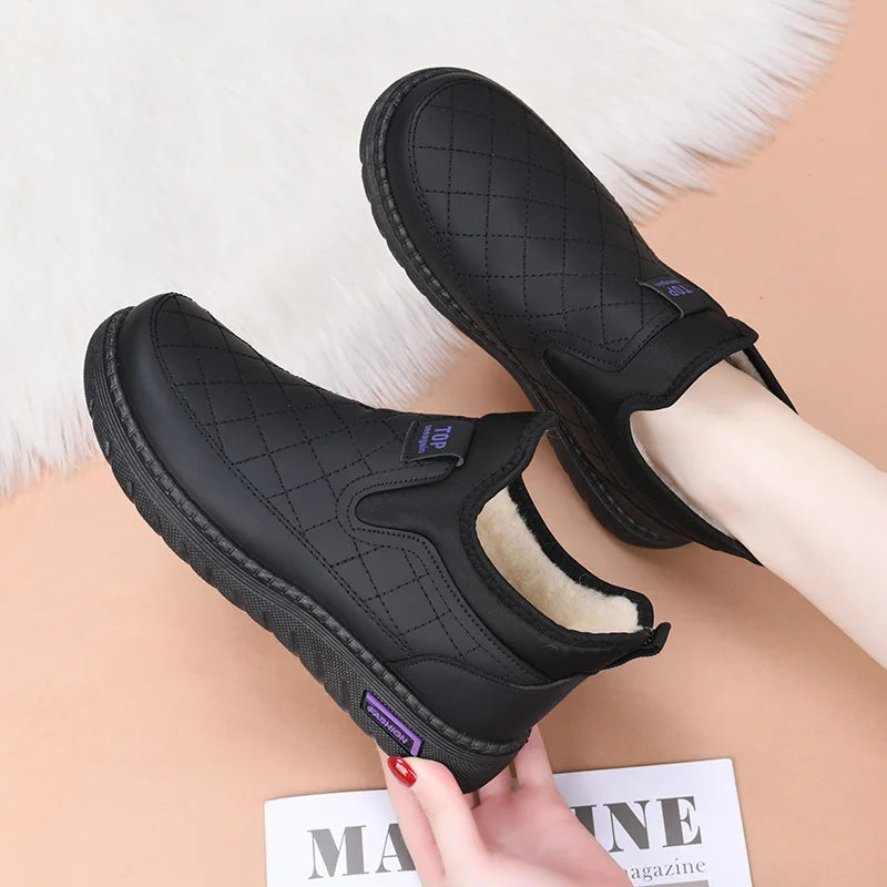 New Winter Women's Shoes, Fleece-Lined, Warm and Comfortable Short Boots, Fashionable Casual Mom Shoes, Soft Surface, Soft Sole, Flat Snow Boots