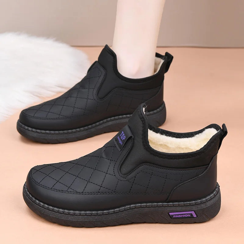 New Winter Women's Shoes, Fleece-Lined, Warm and Comfortable Short Boots, Fashionable Casual Mom Shoes, Soft Surface, Soft Sole, Flat Snow Boots