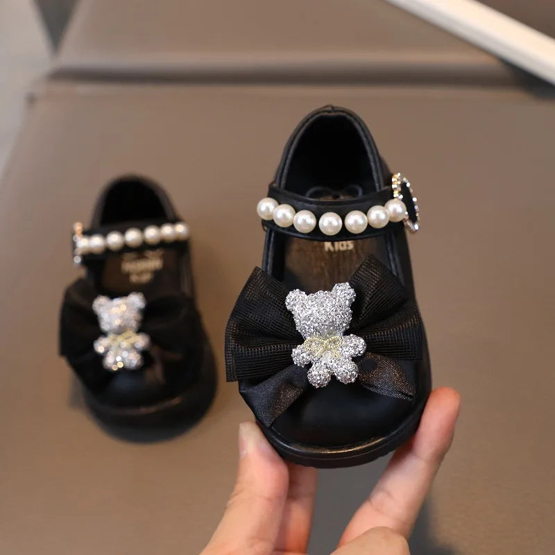 Zapatos de cuero para niña, zapatos de princesa con lazo y perlas, suela blanda poco profunda, bonitos primeros caminantes, zapatos individuales de dibujos animados para niños pequeños