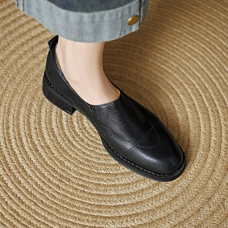 2025 New Spring Genuine Leather Women Shoes Round Toe Women Pumps Brogue Designs Shoes for Women Med Heel Loafers Ladies Shoes