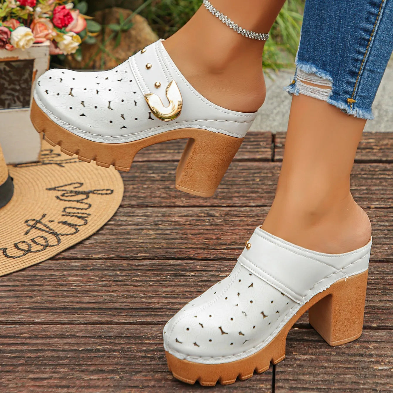 Women Slip-On Sandals 2025 Lightweight Closed Toe Shoes Women Summer Street Shoes Chunky Heel Mules with Flower Pattern Sandals
