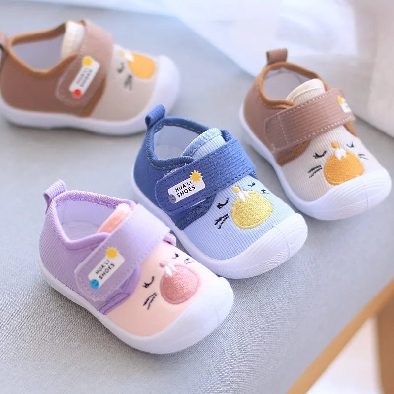 Zapatos funcionales antipatadas de dibujos animados para niños y bebés, zapatillas de deporte de suela blanda chirriantes, mocasines informales para niño niña, zapatos antideslizantes