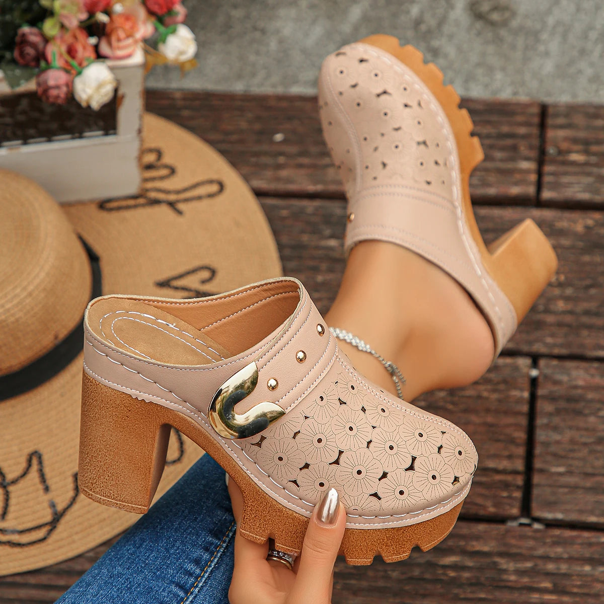 Women Slip-On Sandals 2025 Lightweight Closed Toe Shoes Women Summer Street Shoes Chunky Heel Mules with Flower Pattern Sandals