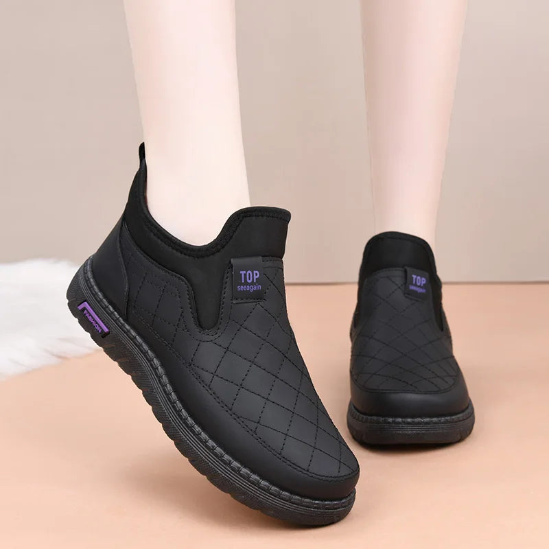 New Winter Women's Shoes, Fleece-Lined, Warm and Comfortable Short Boots, Fashionable Casual Mom Shoes, Soft Surface, Soft Sole, Flat Snow Boots
