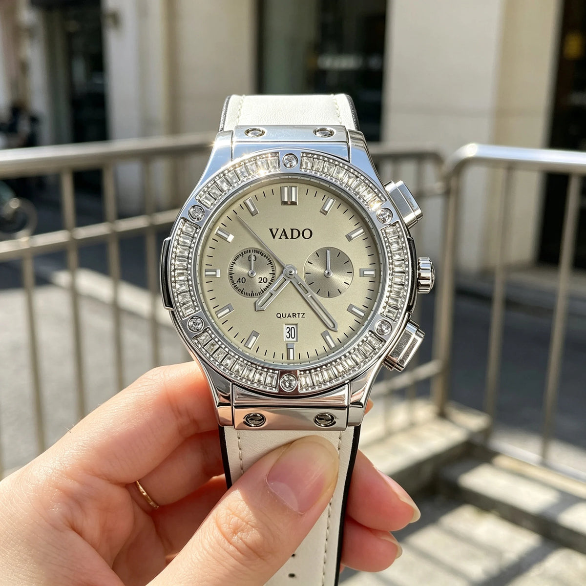 New Model of Ladies' Watch - Luxurious and Exclusive, Featuring Minimalist Style and Simple Elegance. This Trendy and Versatile