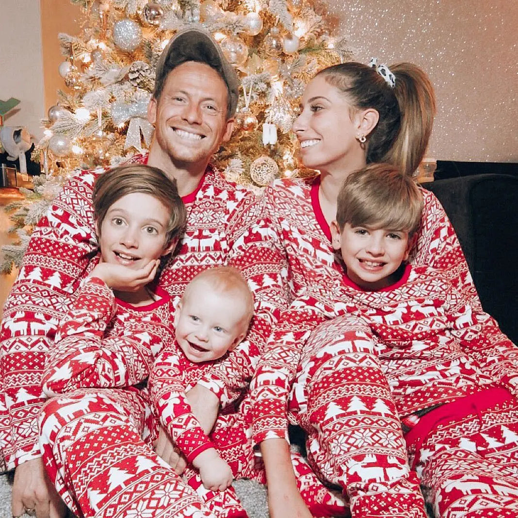 Mommy and Me Clothes 2026 New Christmas Pajamas Set for Family Soft Cute Sleepwear Adults Kids 2 Pieces Suit Xmas Look Outfits