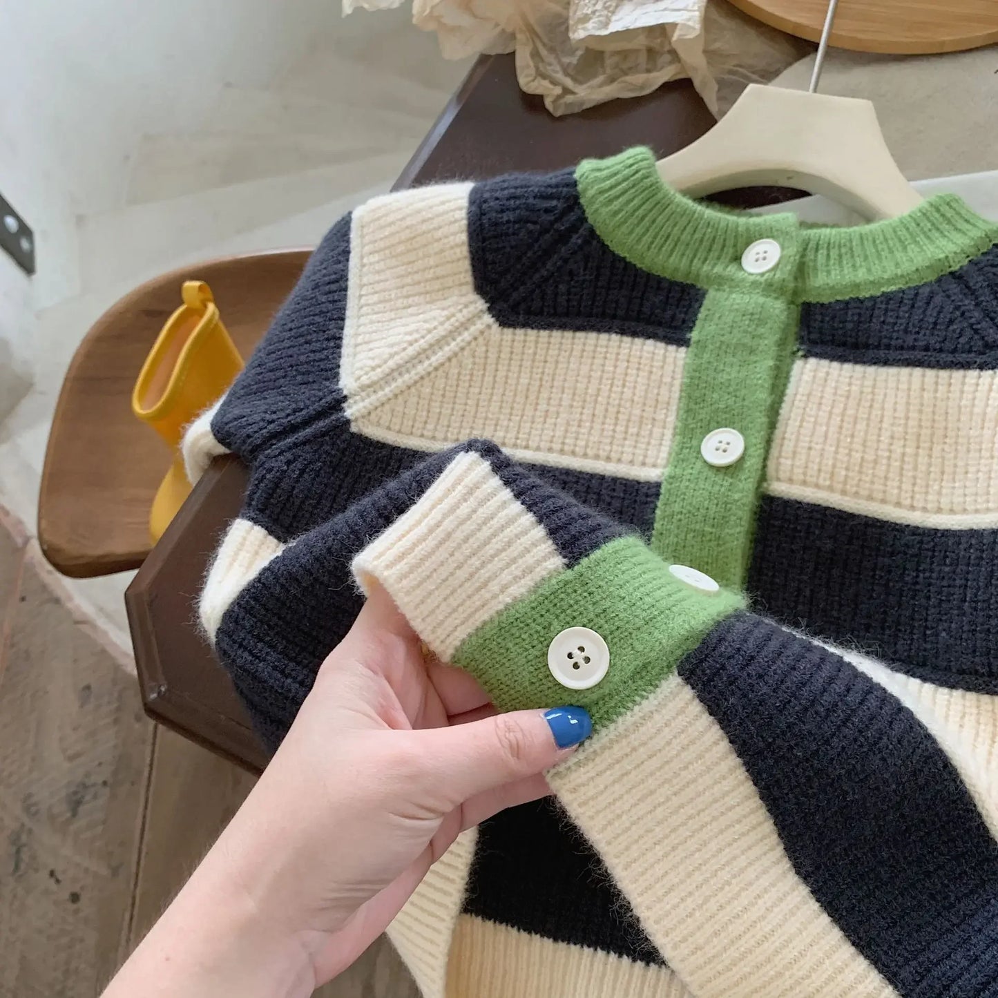 Suéter para niños Otoño e Invierno estilo coreano niños y niñas rayas colores combinados suéter abrigo cárdigan Casual