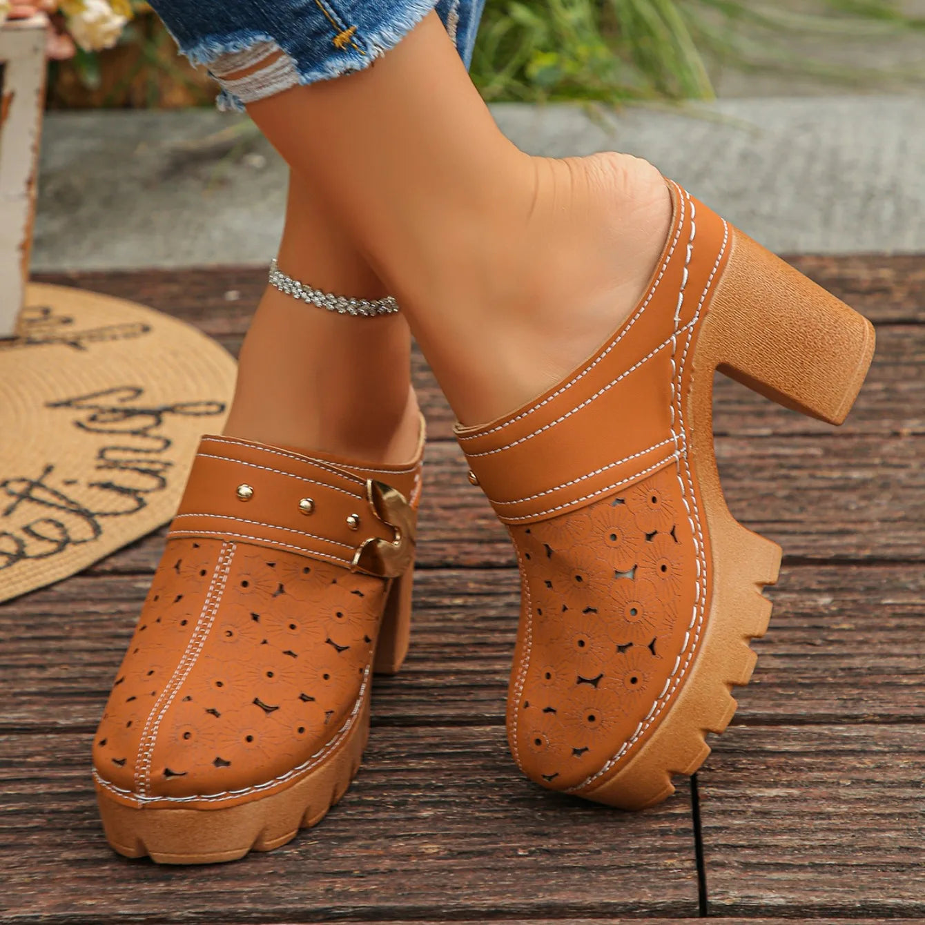 Women Slip-On Sandals 2025 Lightweight Closed Toe Shoes Women Summer Street Shoes Chunky Heel Mules with Flower Pattern Sandals