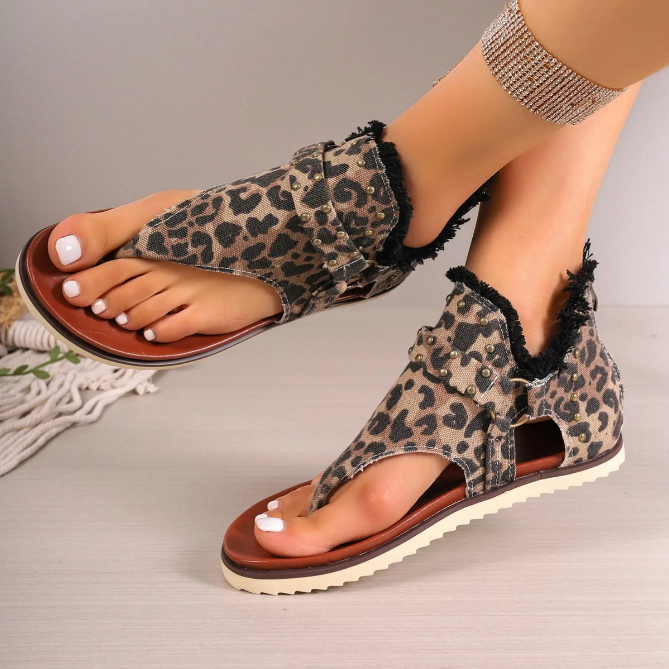 Sandals Women Summer Shoes Platform Sandals New Designer Sandals Fashion Clip Toe Gladiator Female Plus Size Beach Slides Women