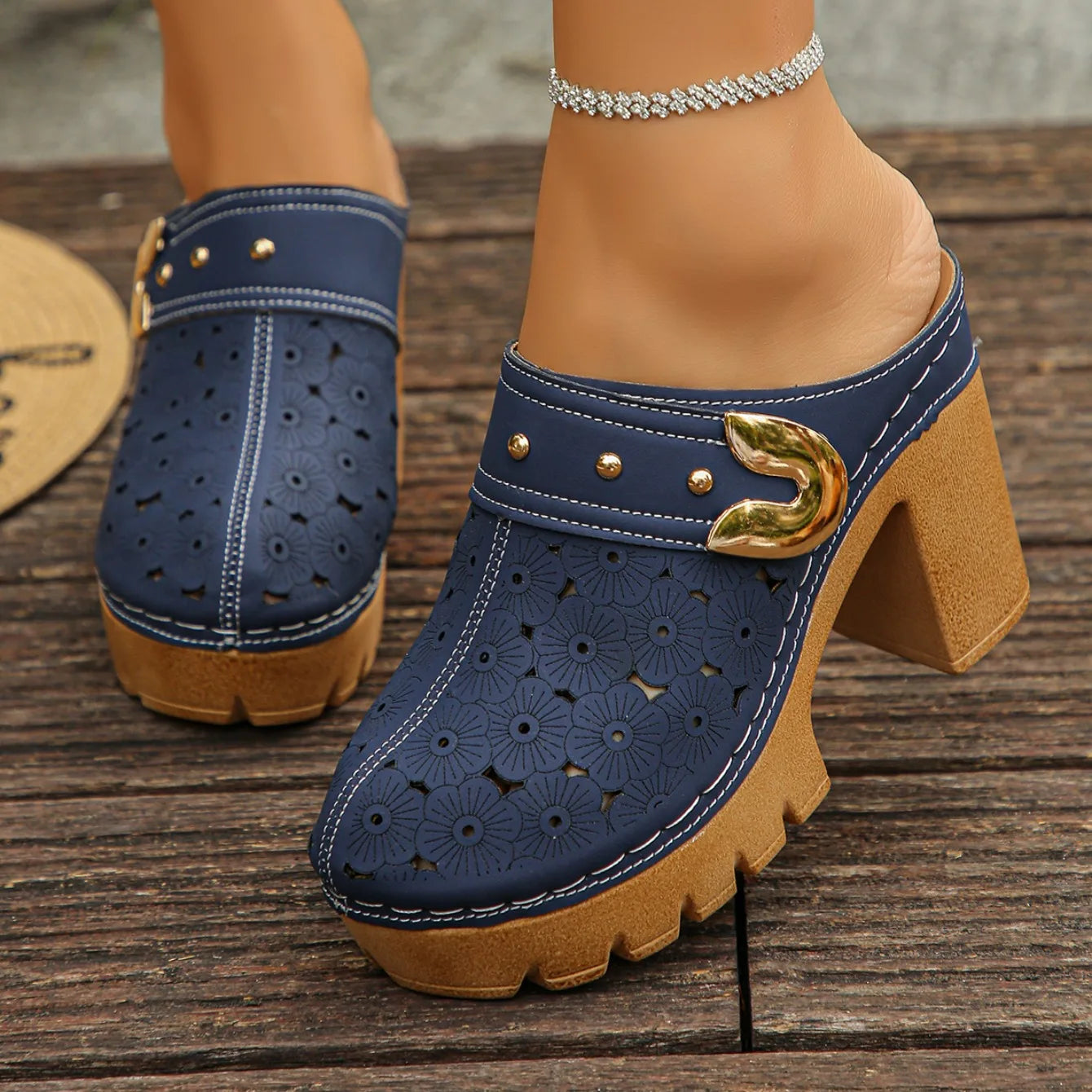 Women Slip-On Sandals 2025 Lightweight Closed Toe Shoes Women Summer Street Shoes Chunky Heel Mules with Flower Pattern Sandals