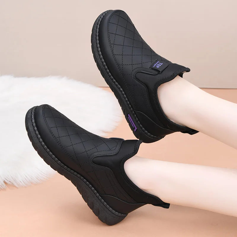 New Winter Women's Shoes, Fleece-Lined, Warm and Comfortable Short Boots, Fashionable Casual Mom Shoes, Soft Surface, Soft Sole, Flat Snow Boots