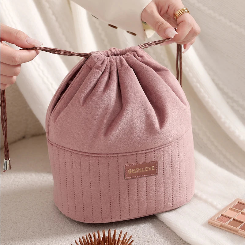 Waterproof Makeup Bag Fashion Velvet Cosmetic Bag Professional Makeup Bag Portable Travel Toiletry Storage Organizer Bag