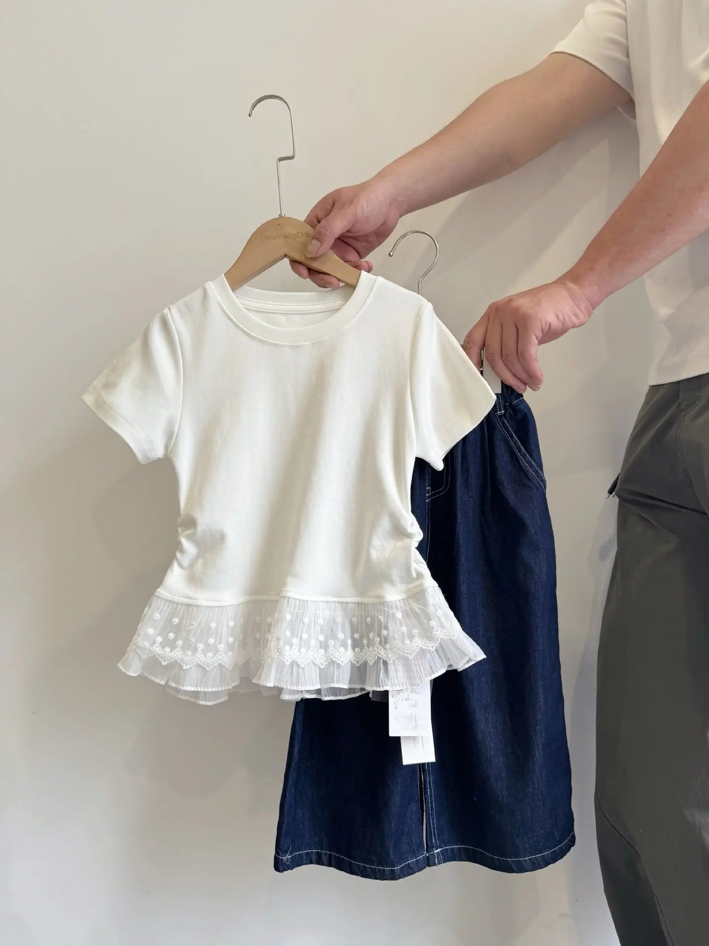 2025 Spring Summer Girls White Tee: Lace Trim Ruffle Short Sleeve Top for 3-14Y Teens Girls T-shirt Versatile Fashion Blouse
