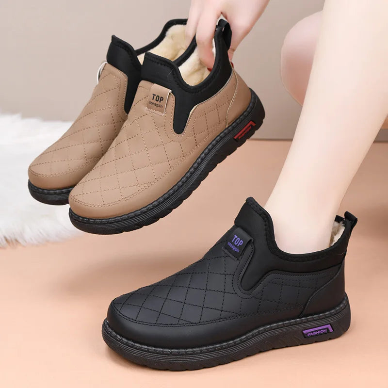 New Winter Women's Shoes, Fleece-Lined, Warm and Comfortable Short Boots, Fashionable Casual Mom Shoes, Soft Surface, Soft Sole, Flat Snow Boots