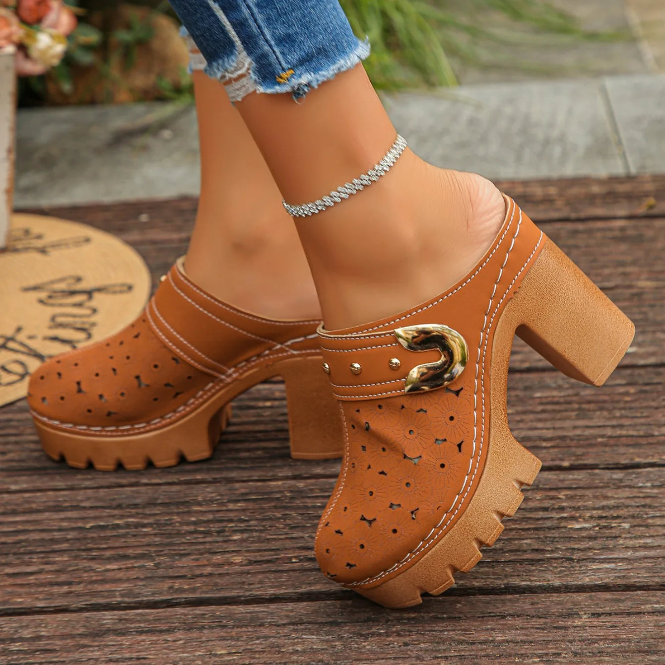 Women Slip-On Sandals 2025 Lightweight Closed Toe Shoes Women Summer Street Shoes Chunky Heel Mules with Flower Pattern Sandals