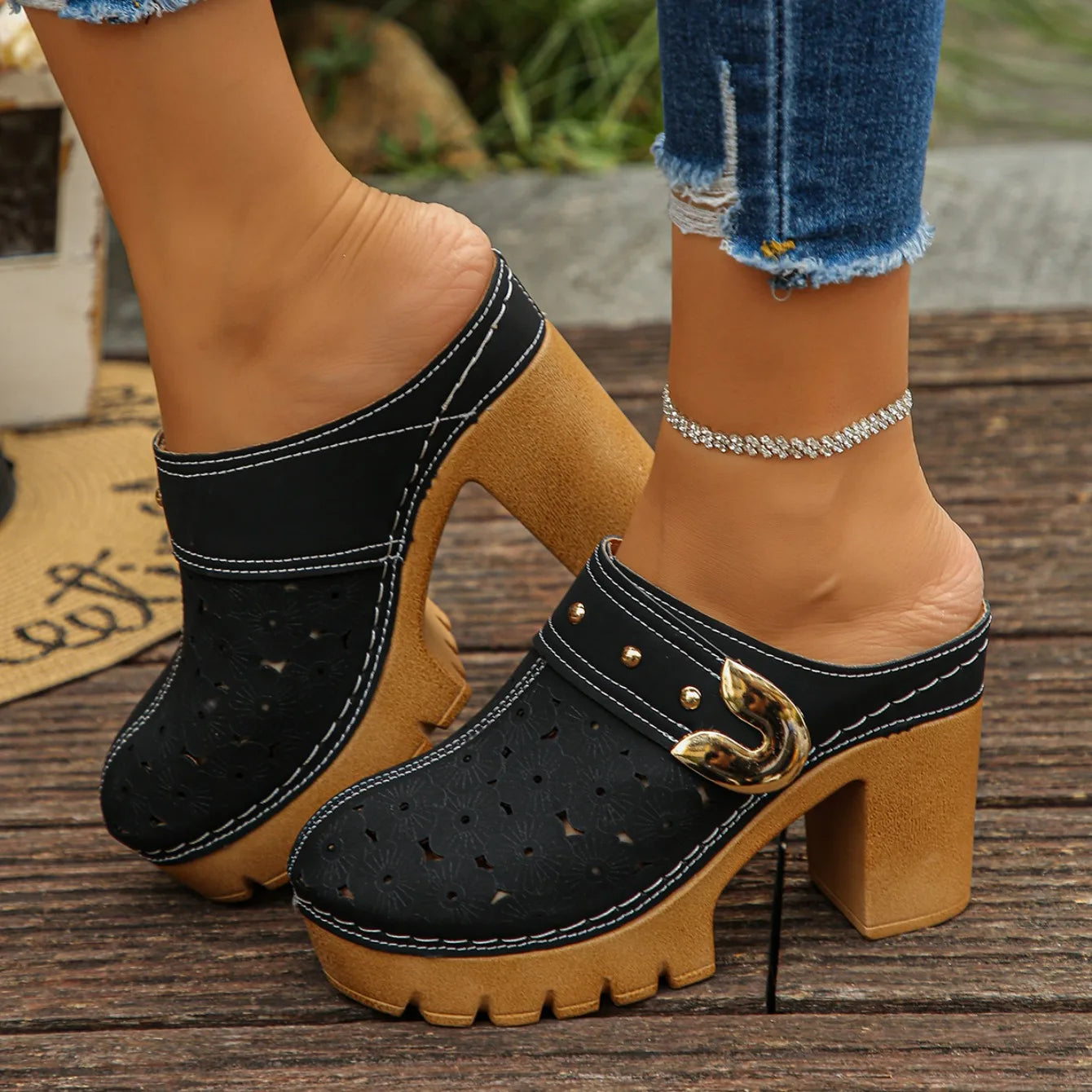 Women Slip-On Sandals 2025 Lightweight Closed Toe Shoes Women Summer Street Shoes Chunky Heel Mules with Flower Pattern Sandals