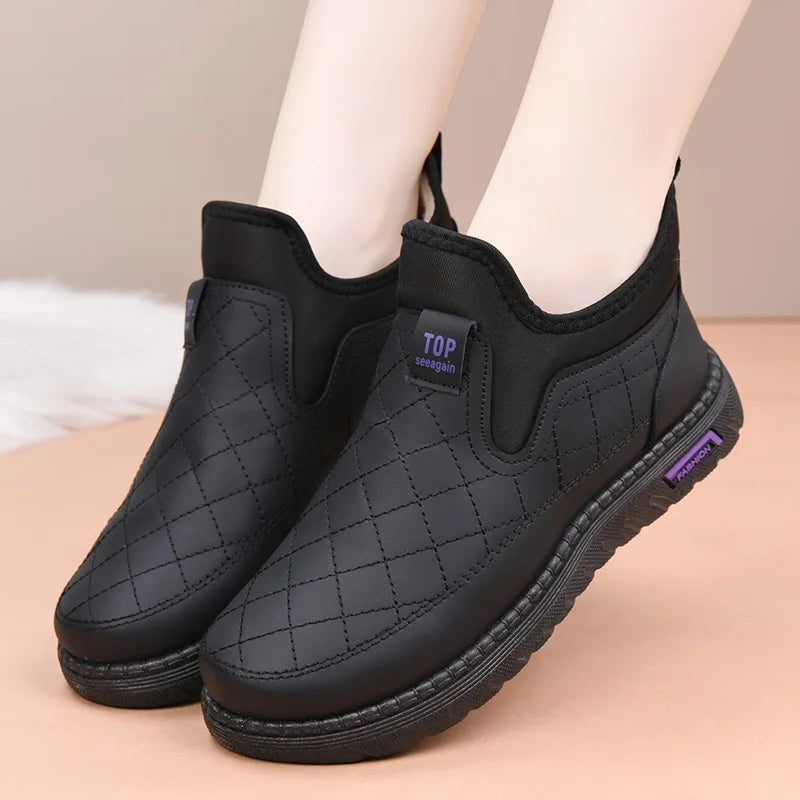 New Winter Women's Shoes, Fleece-Lined, Warm and Comfortable Short Boots, Fashionable Casual Mom Shoes, Soft Surface, Soft Sole, Flat Snow Boots