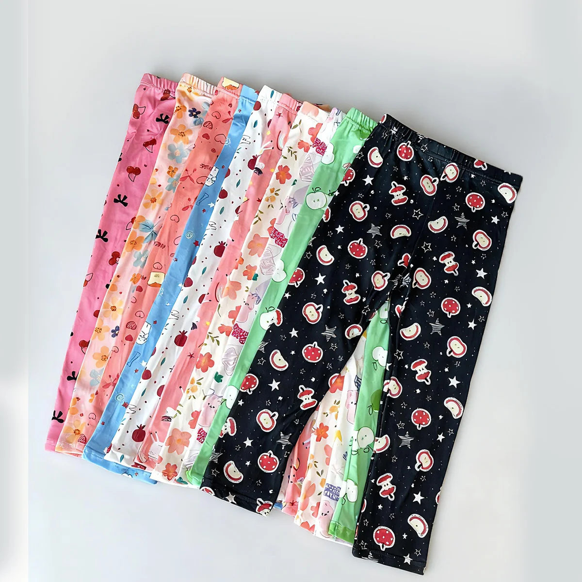 Random Pack of 5 Girls' Printed Leggings for Spring, Autumn, and Early Winter, Comfortable Pants That Can Be Worn Outside