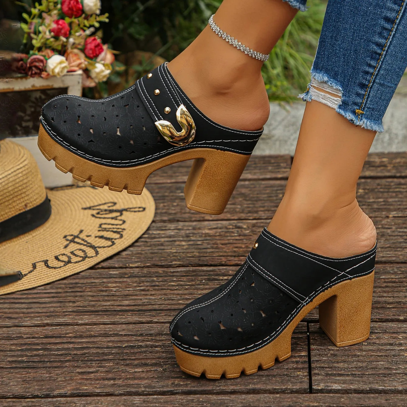 Women Slip-On Sandals 2025 Lightweight Closed Toe Shoes Women Summer Street Shoes Chunky Heel Mules with Flower Pattern Sandals