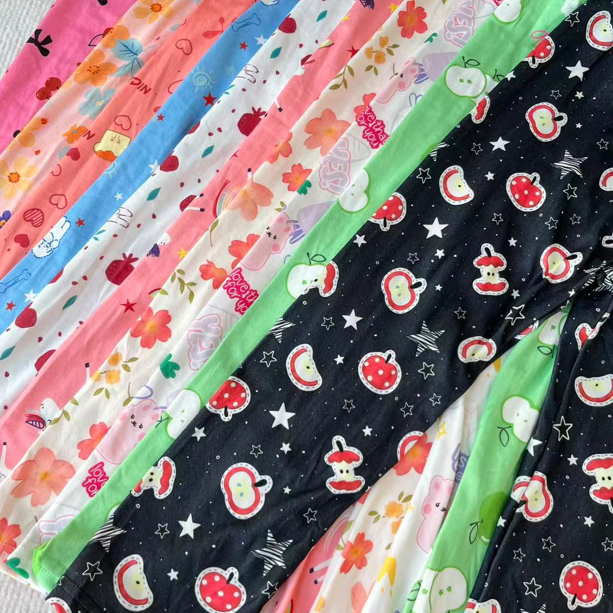 Random Pack of 5 Girls' Printed Leggings for Spring, Autumn, and Early Winter, Comfortable Pants That Can Be Worn Outside