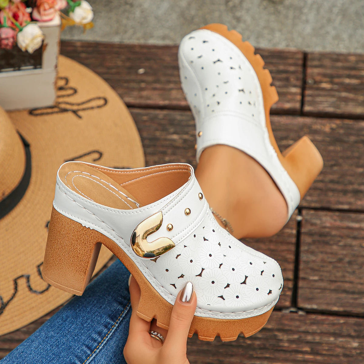 Women Slip-On Sandals 2025 Lightweight Closed Toe Shoes Women Summer Street Shoes Chunky Heel Mules with Flower Pattern Sandals
