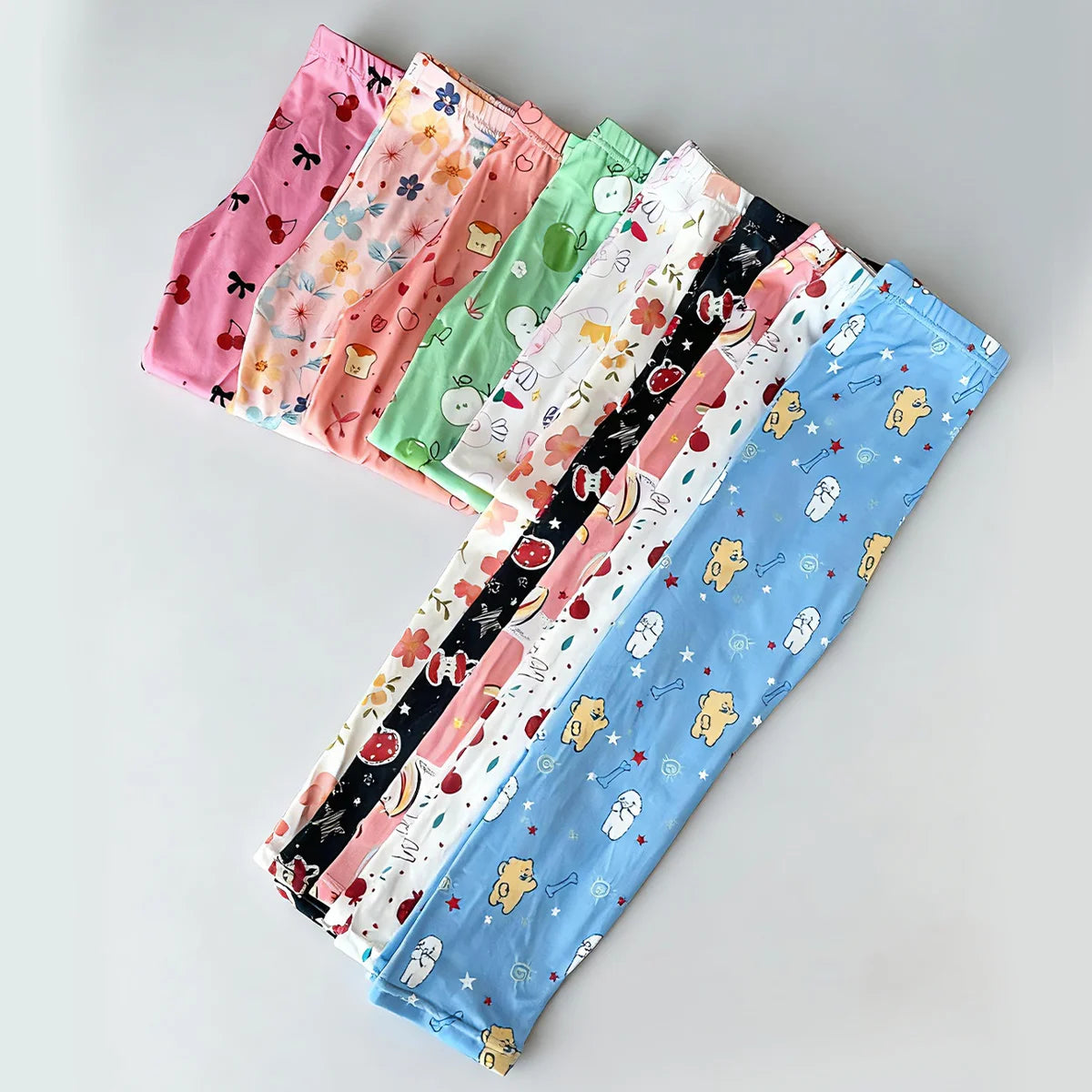 Random Pack of 5 Girls' Printed Leggings for Spring, Autumn, and Early Winter, Comfortable Pants That Can Be Worn Outside