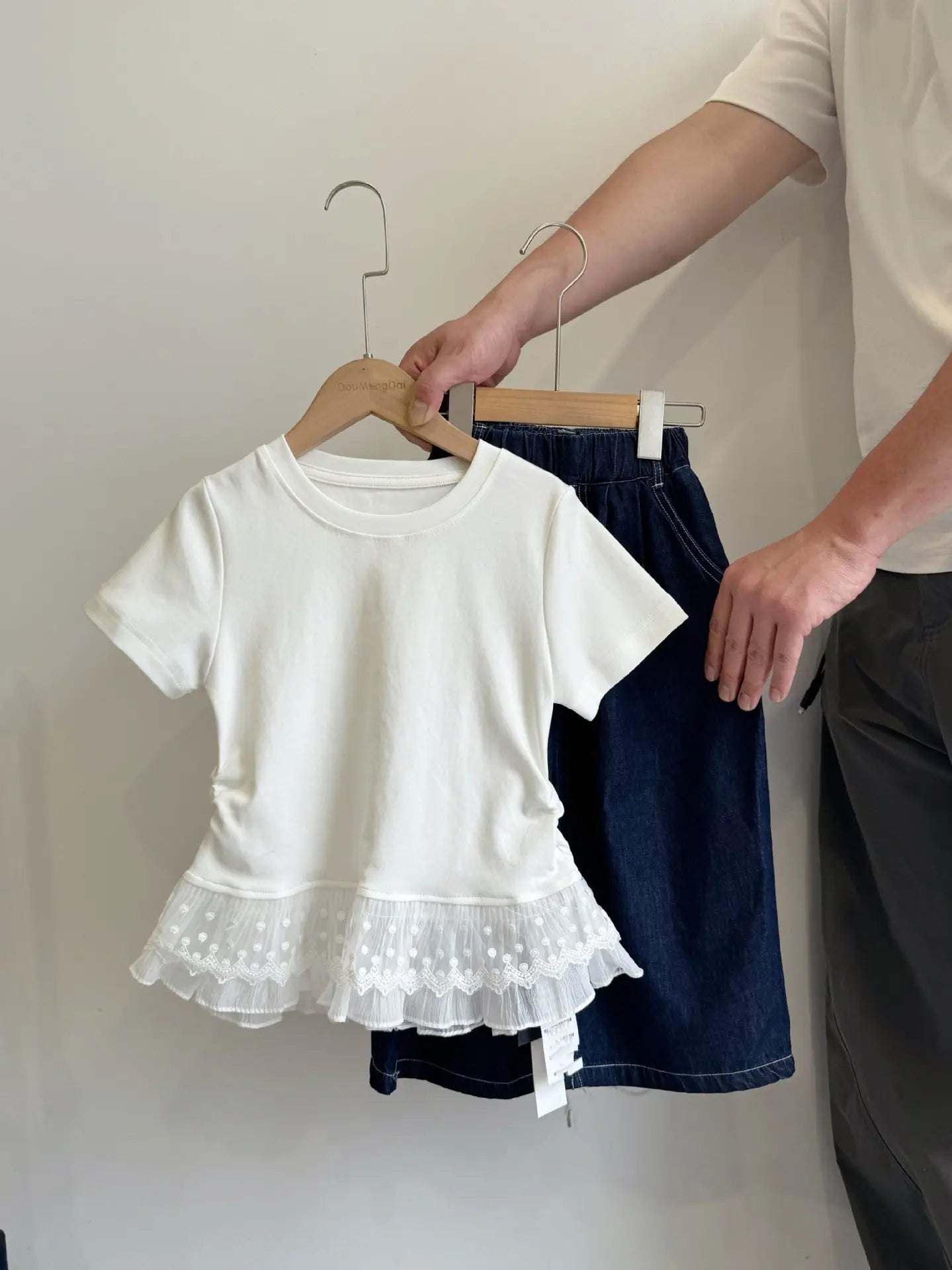 2025 Spring Summer Girls White Tee: Lace Trim Ruffle Short Sleeve Top for 3-14Y Teens Girls T-shirt Versatile Fashion Blouse