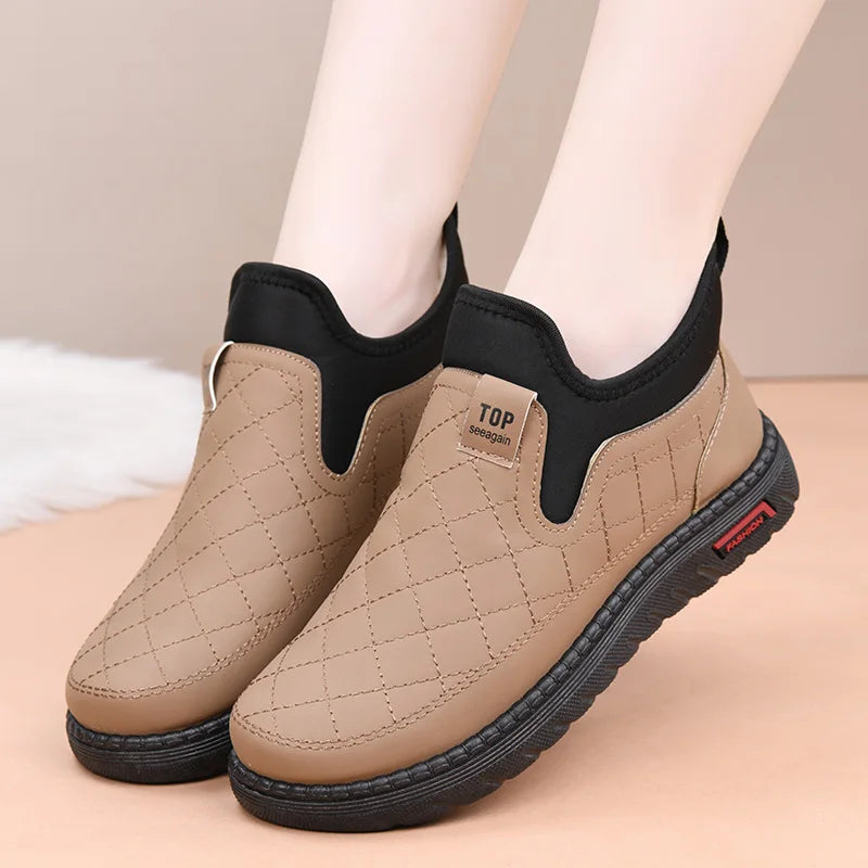 New Winter Women's Shoes, Fleece-Lined, Warm and Comfortable Short Boots, Fashionable Casual Mom Shoes, Soft Surface, Soft Sole, Flat Snow Boots
