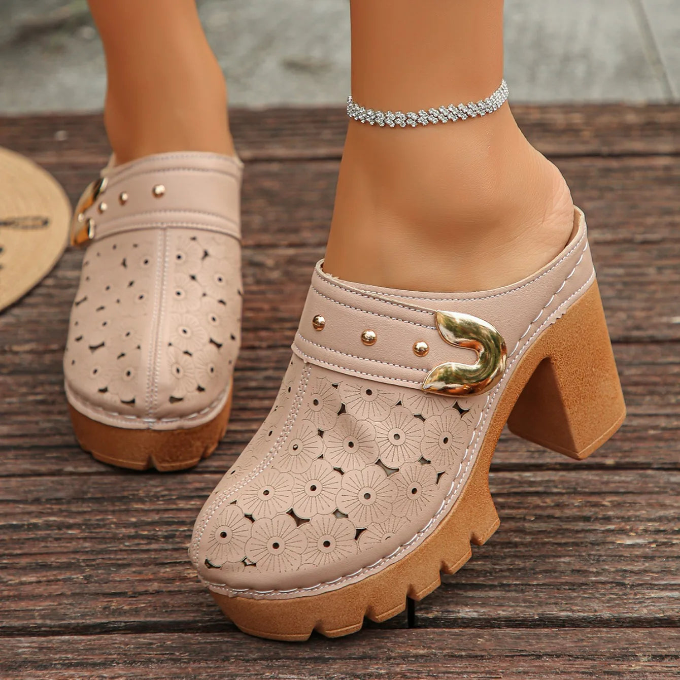 Women Slip-On Sandals 2025 Lightweight Closed Toe Shoes Women Summer Street Shoes Chunky Heel Mules with Flower Pattern Sandals