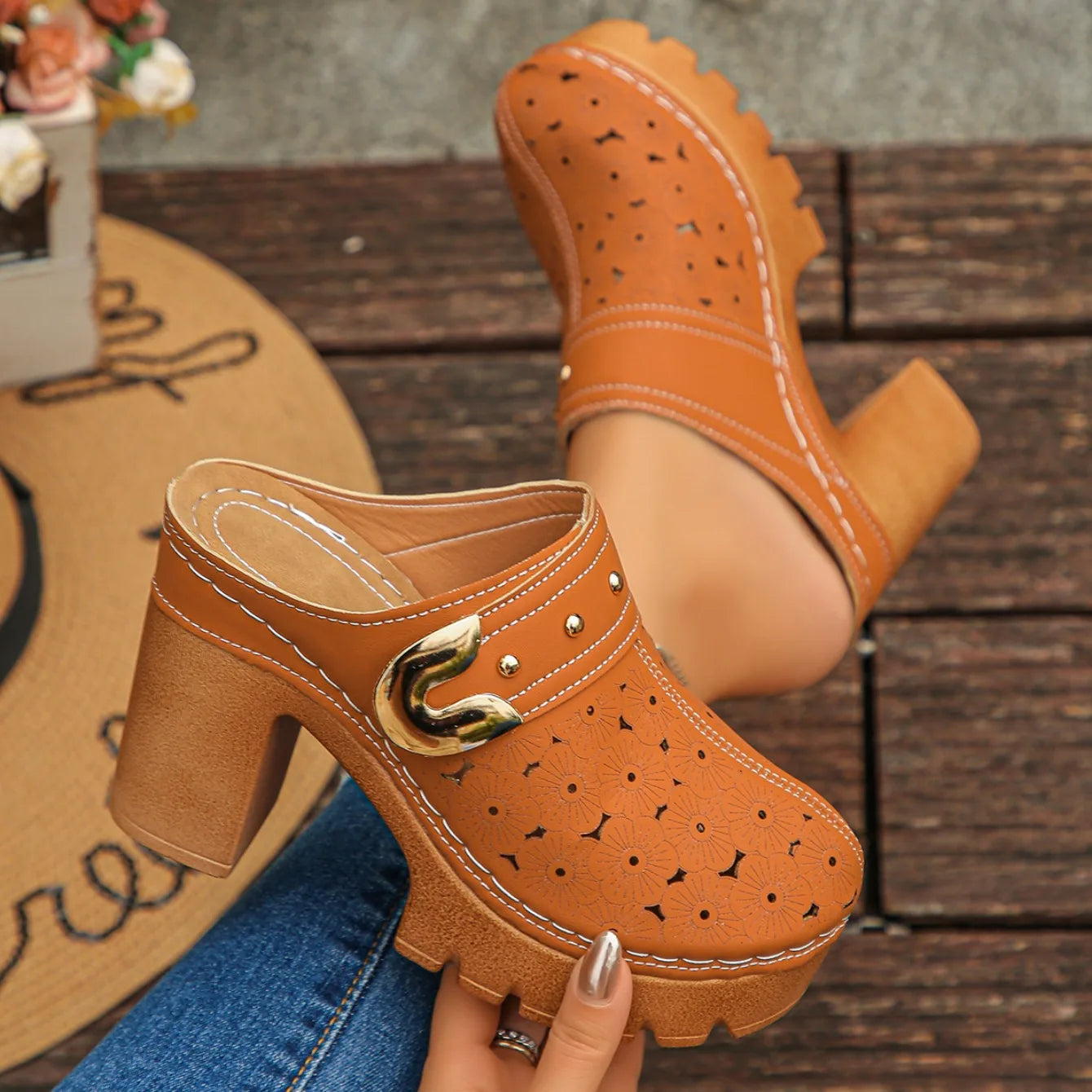 Women Slip-On Sandals 2025 Lightweight Closed Toe Shoes Women Summer Street Shoes Chunky Heel Mules with Flower Pattern Sandals