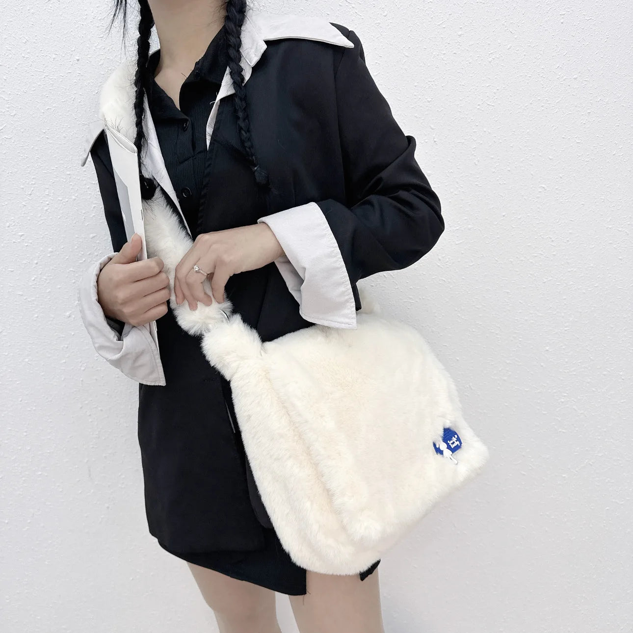 Ins Plush Women Messenger Bag Vintage Ladies Shoulder Crossbody Bags Large Capacity Students Girls Furry Tote Purse Handbags